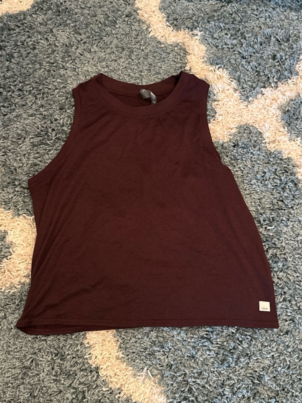 Vuori Women's Sleeveless Tank Top in Burgundy